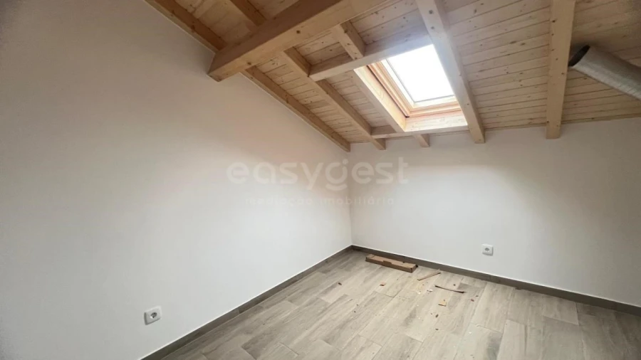 Moradia T3 para Venda em Painho e Figueiros Foto 8