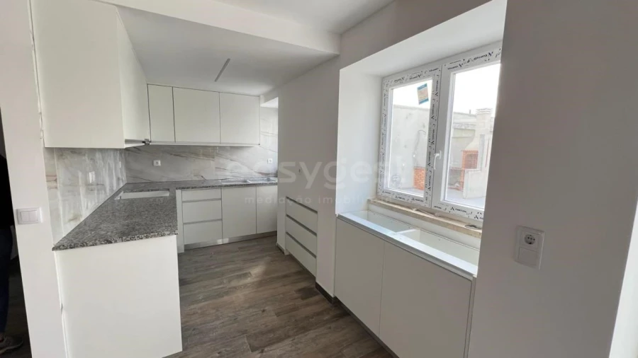 Moradia T3 para Venda em Painho e Figueiros Foto 2