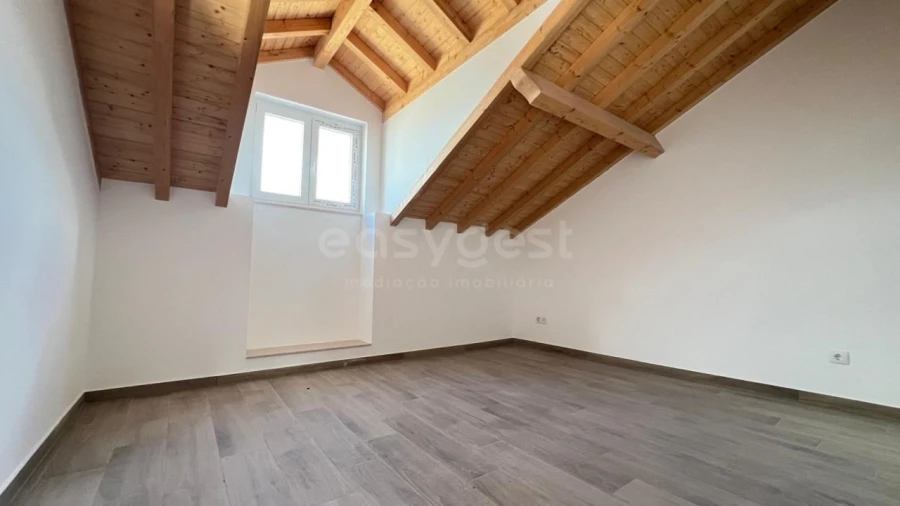 Moradia T3 para Venda em Painho e Figueiros Foto 3