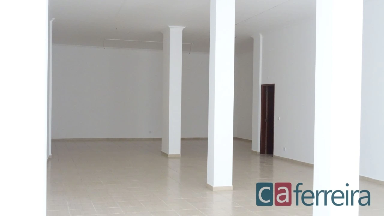 Loja para Venda em Almeirim Foto 2