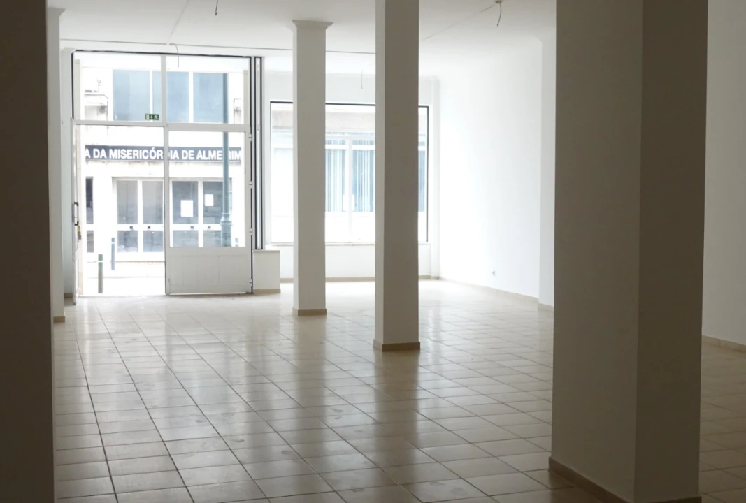 Loja para Venda em Almeirim Foto 1