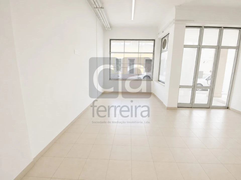 Loja para Venda em Almeirim Foto 2