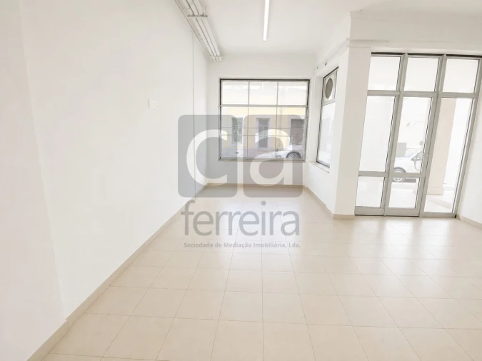 Loja para Venda em Almeirim Foto 2