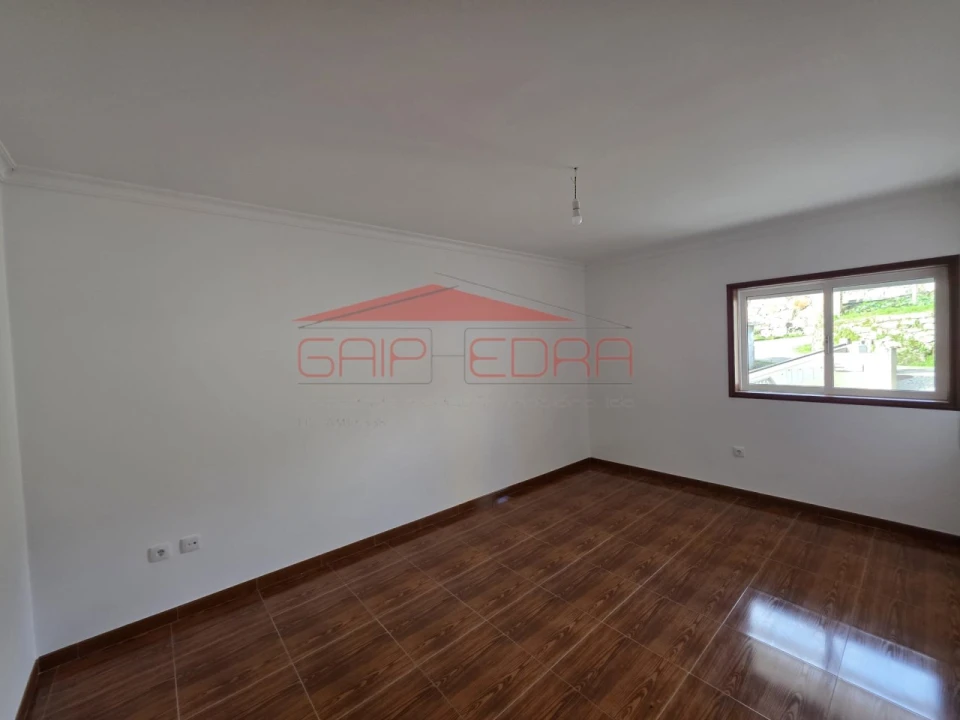 Moradia T2 para Venda em Abragão Foto 3