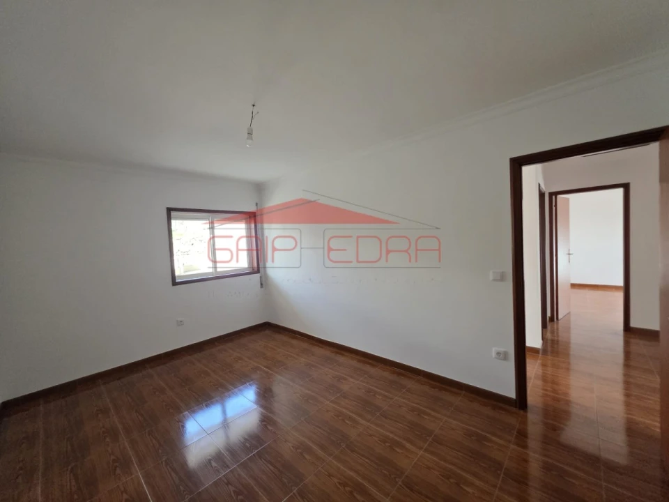 Moradia T2 para Venda em Abragão Foto 4