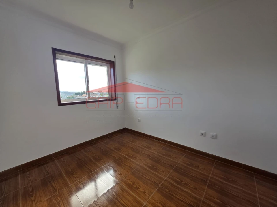 Moradia T2 para Venda em Abragão Foto 11