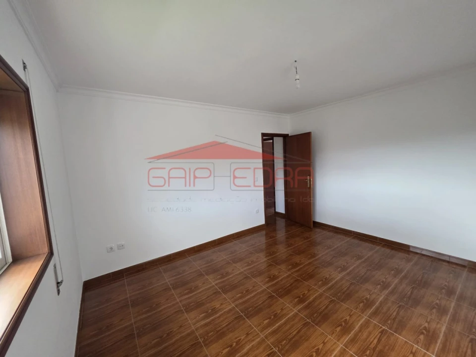 Apartamento T2 para Venda em Abragão Foto 11