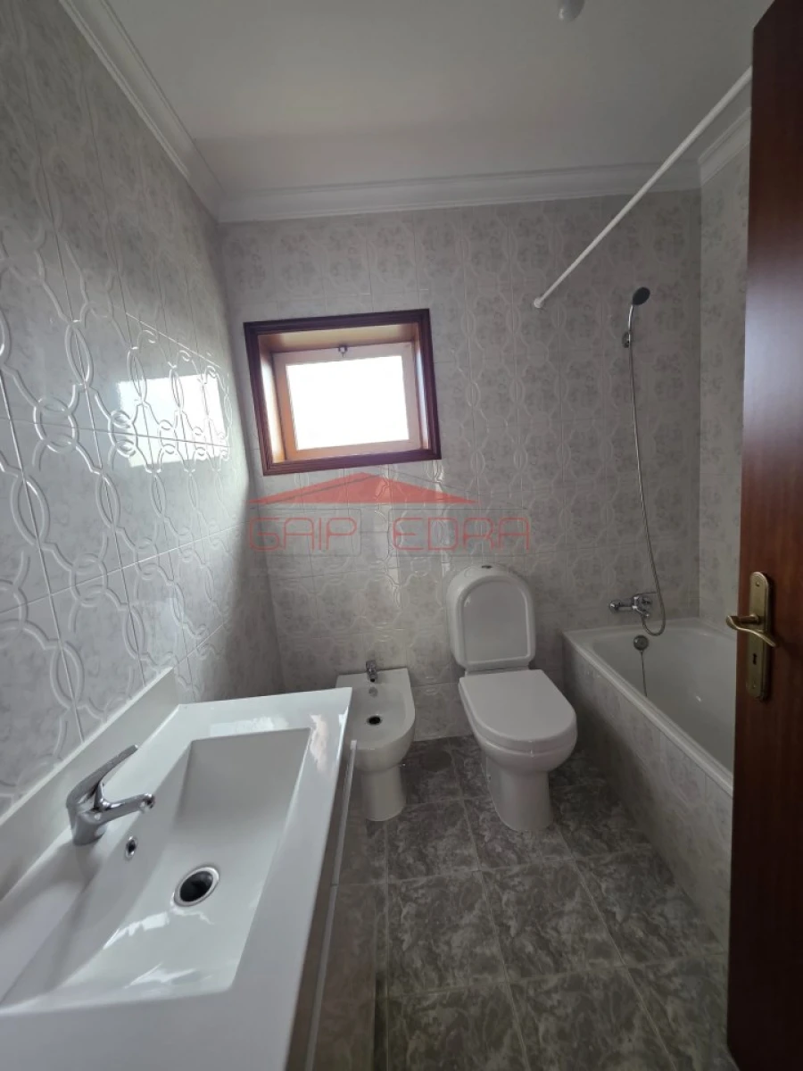 Apartamento T2 para Venda em Abragão Foto 16