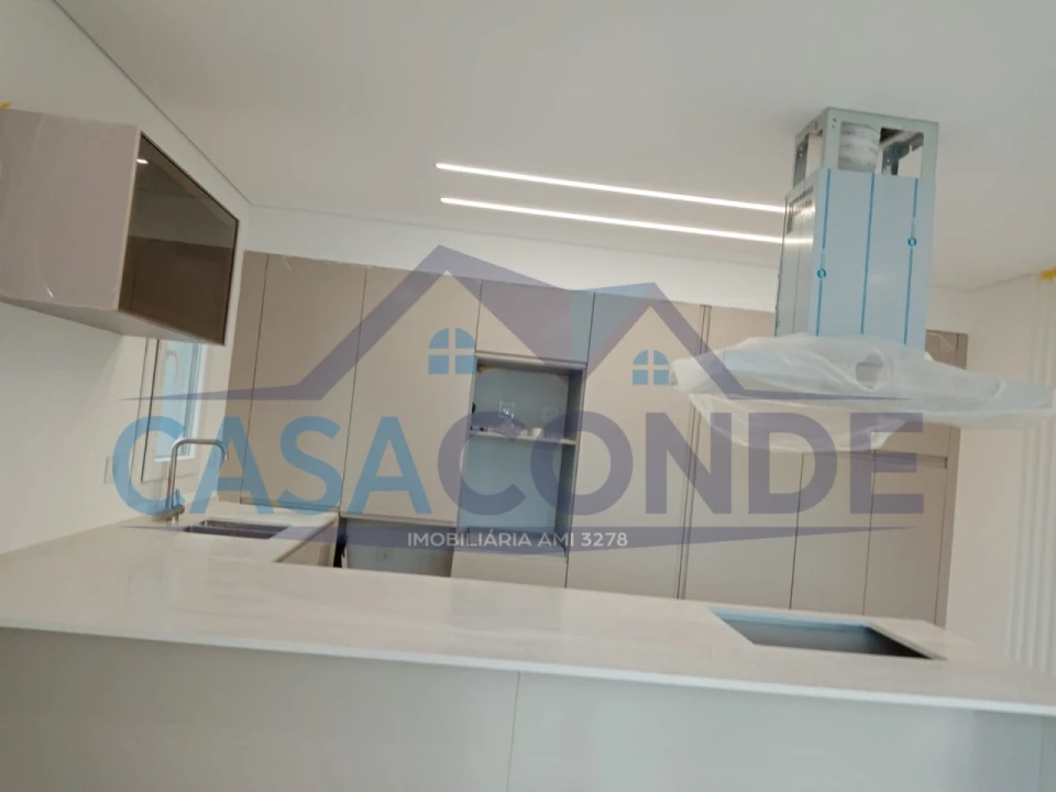 Moradia T4 para Venda em Fernao Ferro Foto 1