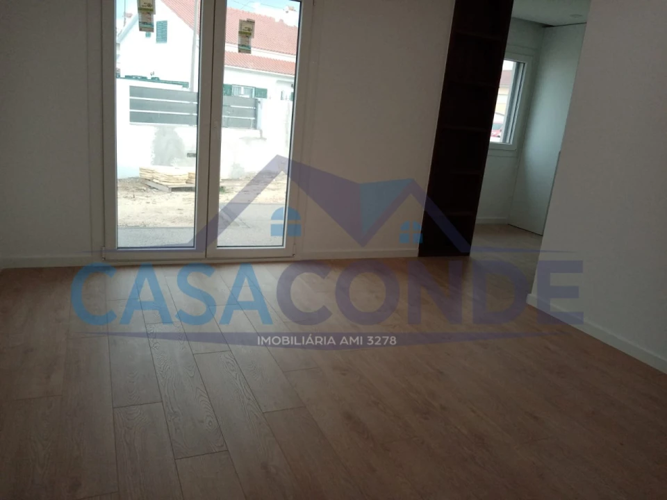 Moradia T4 para Venda em Fernao Ferro Foto 18