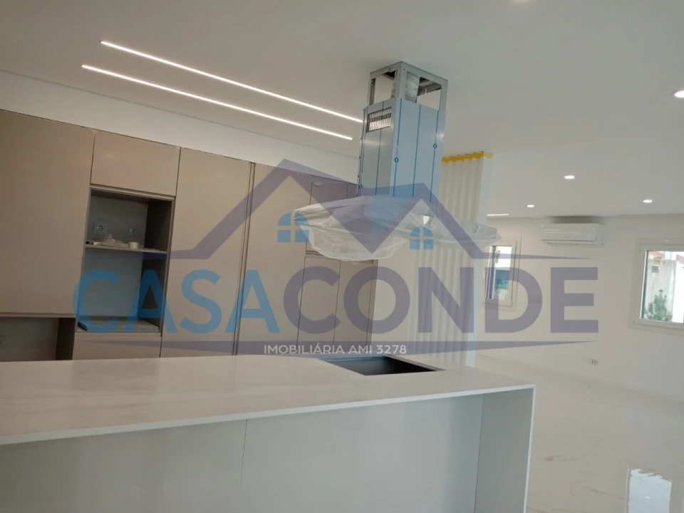 Moradia T4 para Venda em Fernao Ferro Foto 25