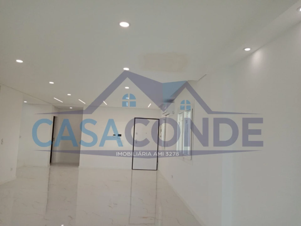 Moradia T4 para Venda em Fernao Ferro Foto 55