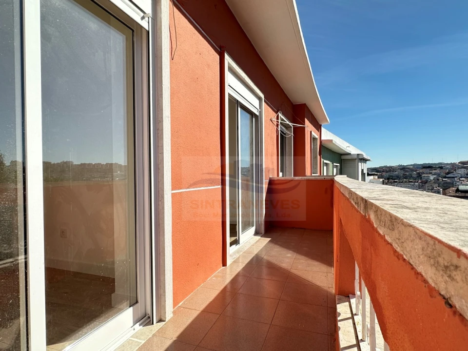 Apartamento T3 para Venda em Águas Livres Foto 1