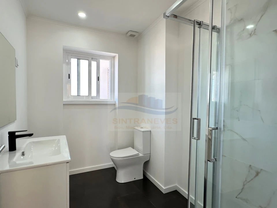 Apartamento T3 para Venda em Águas Livres Foto 3