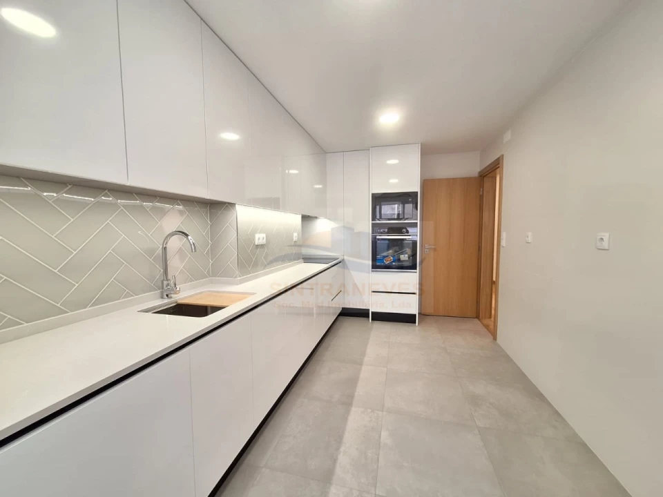 Apartamento T3 para Venda em Águas Livres Foto 2