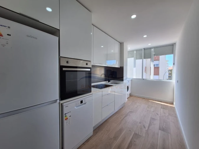 Apartamento T3 para Venda em Águas Livres Foto 1