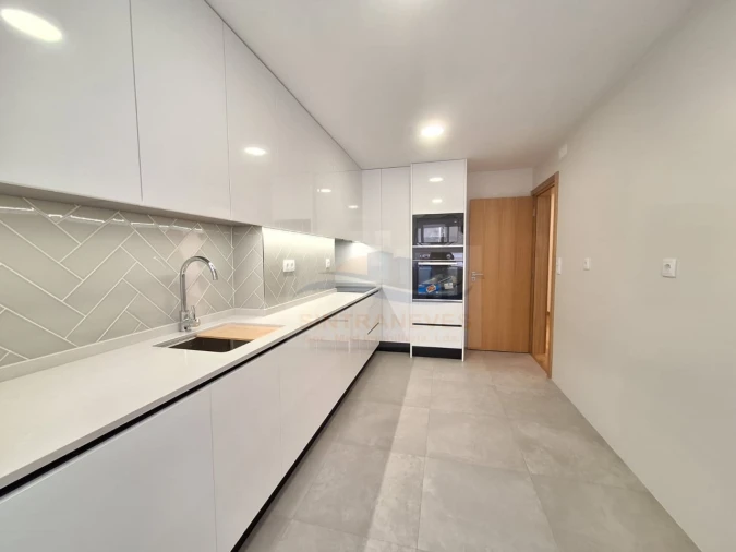 Apartamento T3 para Venda em Águas Livres Foto 2