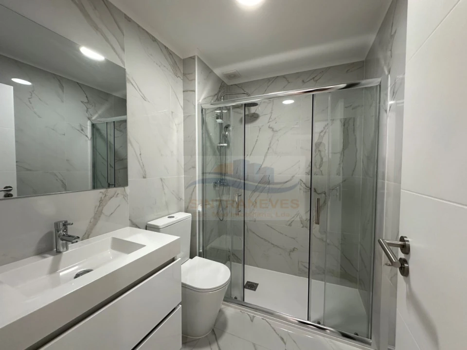 Apartamento T1 para Venda em Águas Livres Foto 2