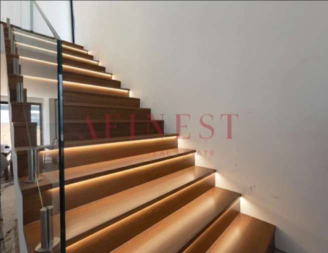 Moradia T4 para Venda em Alcabideche Foto 8