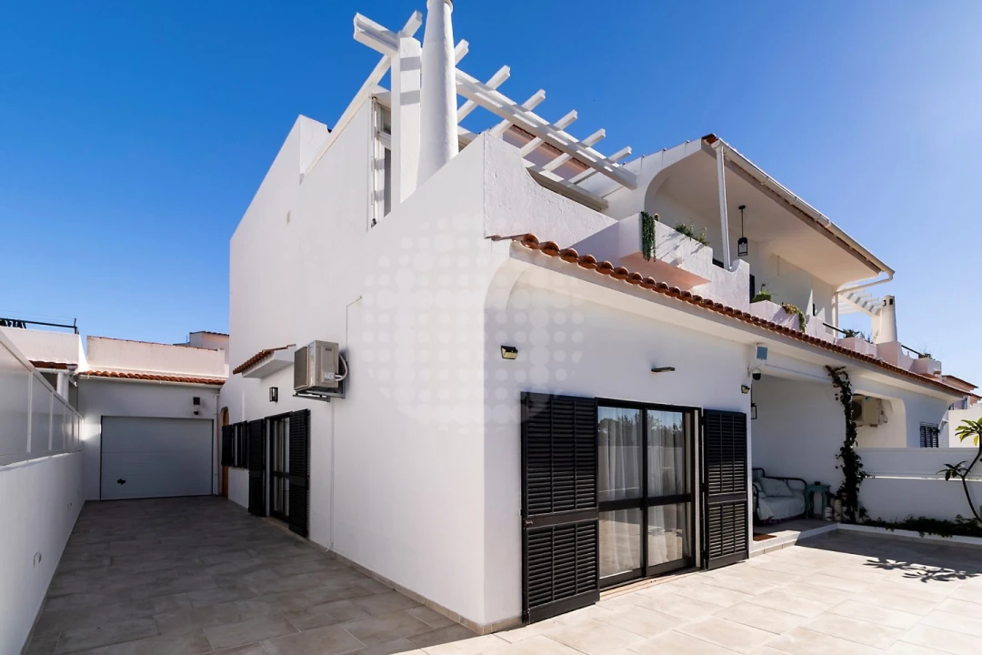 Moradia T4 para Venda em Quelfes Foto 28