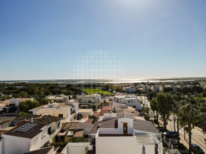 Moradia T4 para Venda em Quelfes Foto 3