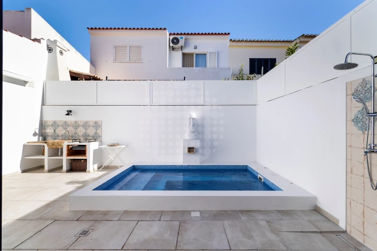 Moradia T4 para Venda em Quelfes Foto 16