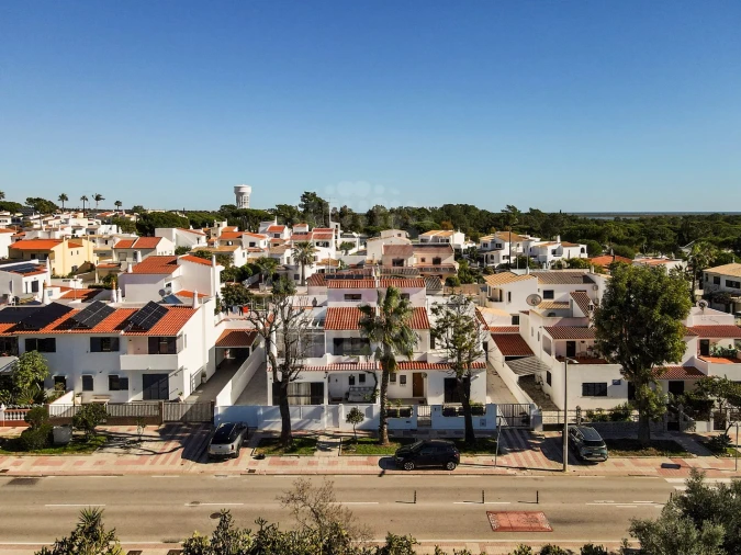 Moradia T4 para Venda em Quelfes Foto 30