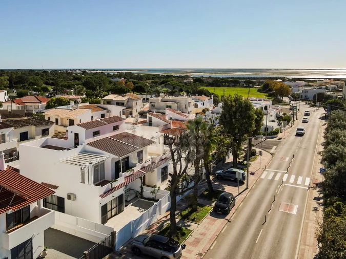 Moradia T4 para Venda em Quelfes Foto 31