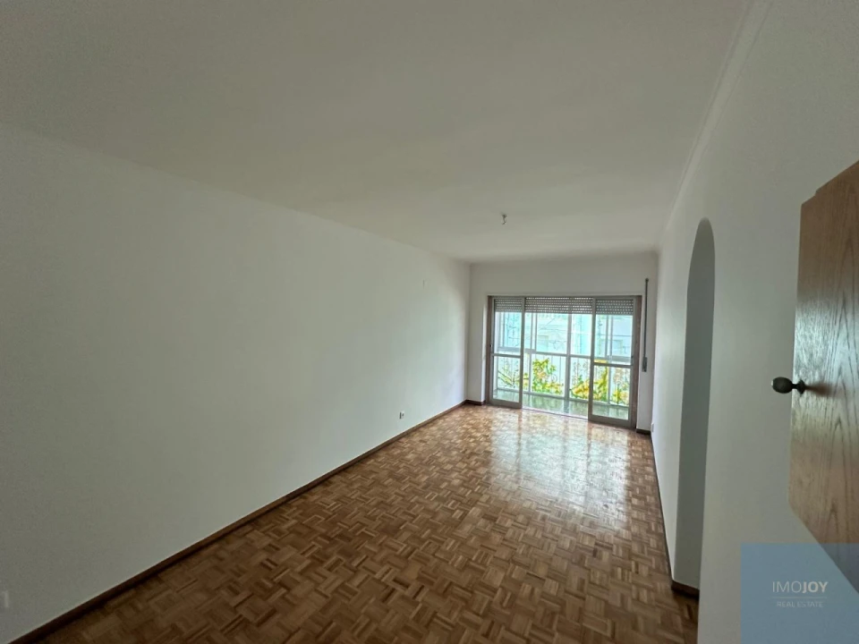 Apartamento T1 para Arrendamento em Carcavelos e Parede Foto 2