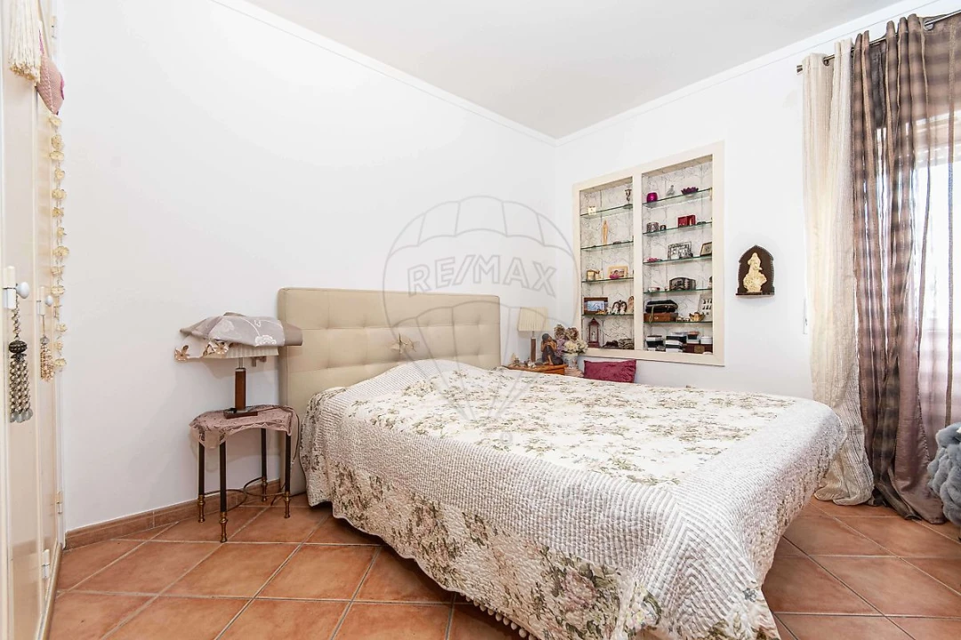 Apartamento T2 para Arrendamento em Carregado e Cadafais Foto 12