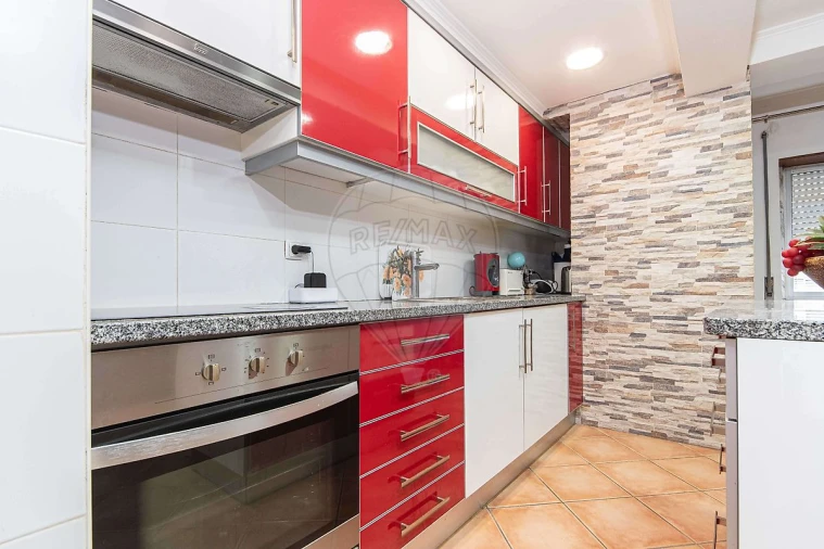 Apartamento T2 para Arrendamento em Carregado e Cadafais Foto 2