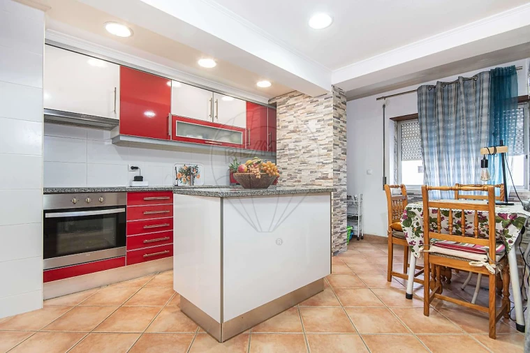 Apartamento T2 para Arrendamento em Carregado e Cadafais Foto 3