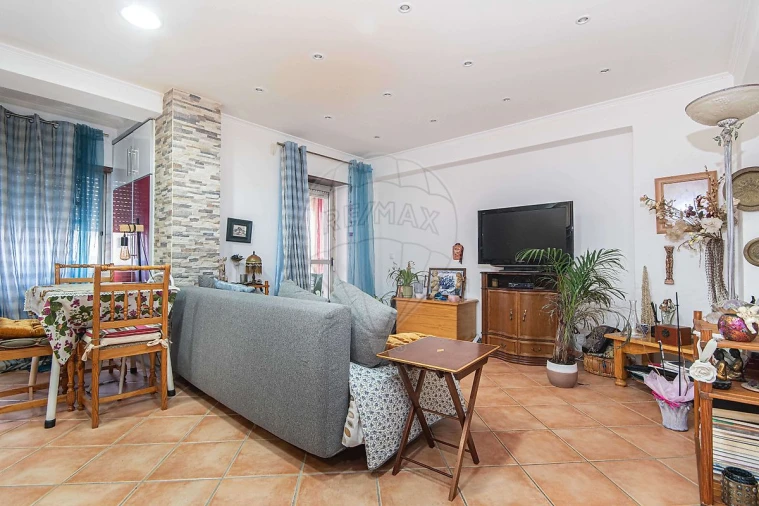 Apartamento T2 para Arrendamento em Carregado e Cadafais Foto 4