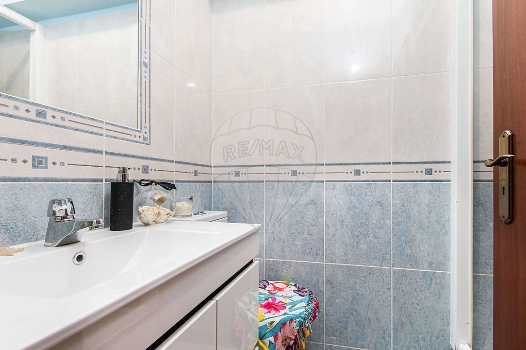 Apartamento T2 para Arrendamento em Carregado e Cadafais Foto 17