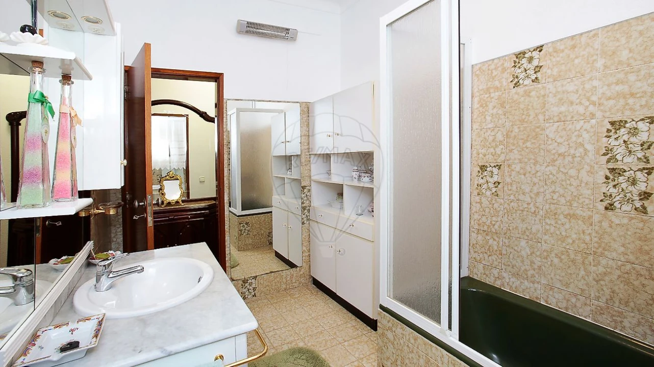 Quinta T8 para Venda em Azoia de Cima e Tremês Foto 33