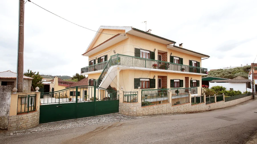 Quinta T8 para Venda em Azoia de Cima e Tremês Foto 35