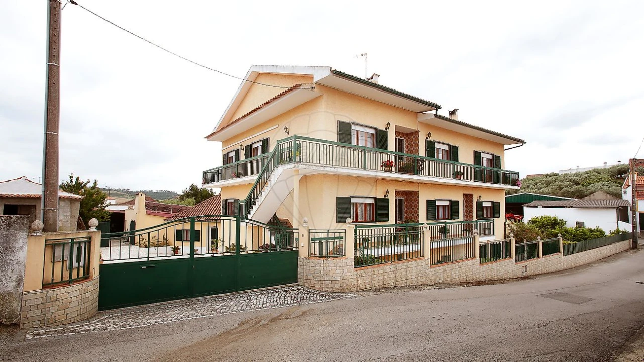 Quinta T8 para Venda em Azoia de Cima e Tremês Foto 35