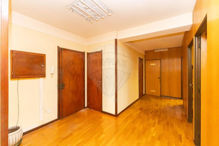 Escritório para Venda em Cedofeita, Santo Ildefonso, Sé, Miragaia, São Nicolau e Vitória Foto 8