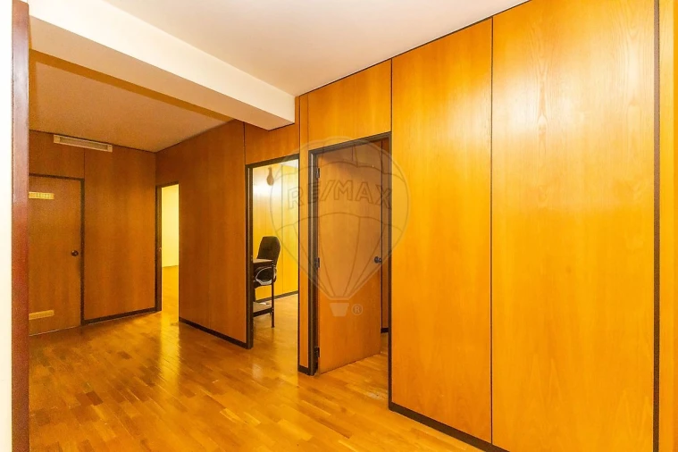 Escritório para Venda em Cedofeita, Santo Ildefonso, Sé, Miragaia, São Nicolau e Vitória Foto 9