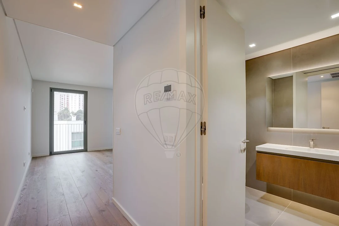 Moradia T4 para Venda em Póvoa de Santa Iria e Forte da Casa Foto 9