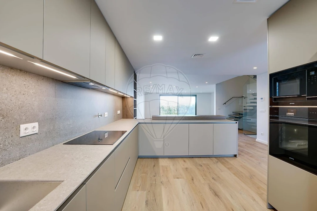 Moradia T4 para Venda em Póvoa de Santa Iria e Forte da Casa Foto 26