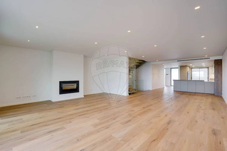 Moradia T4 para Venda em Póvoa de Santa Iria e Forte da Casa Foto 18