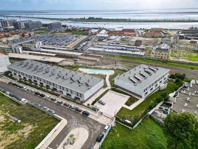 Moradia T4 para Venda em Póvoa de Santa Iria e Forte da Casa Foto 4