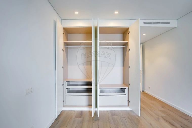 Moradia T4 para Venda em Póvoa de Santa Iria e Forte da Casa Foto 11