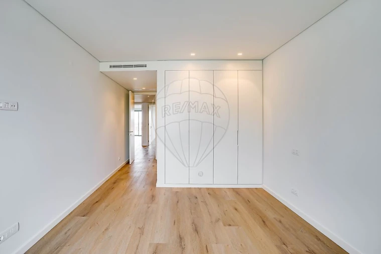 Moradia T4 para Venda em Póvoa de Santa Iria e Forte da Casa Foto 3