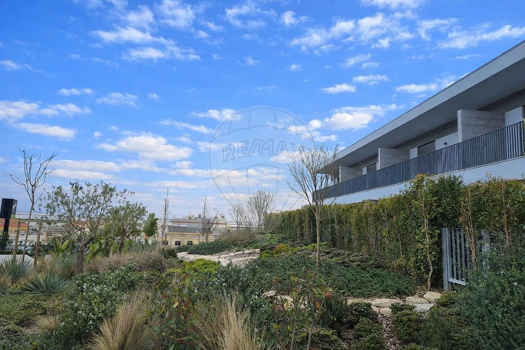 Moradia T4 para Venda em Póvoa de Santa Iria e Forte da Casa Foto 2