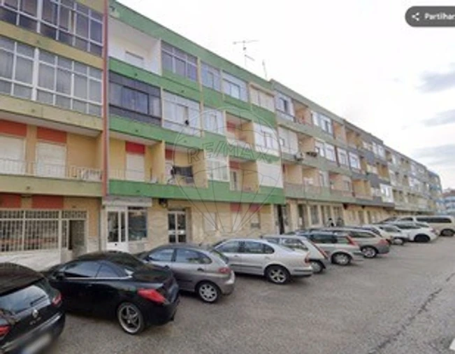 Apartamento T3 para Venda em Póvoa de Santa Iria e Forte da Casa Foto 1