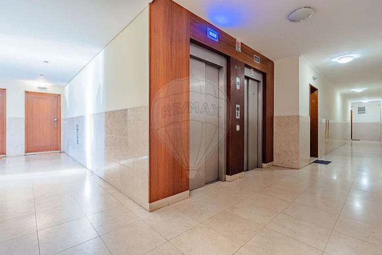 Apartamento T1 para Arrendamento em Paranhos Foto 17