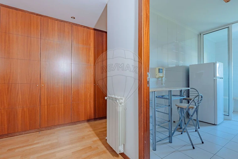 Apartamento T1 para Arrendamento em Paranhos Foto 8