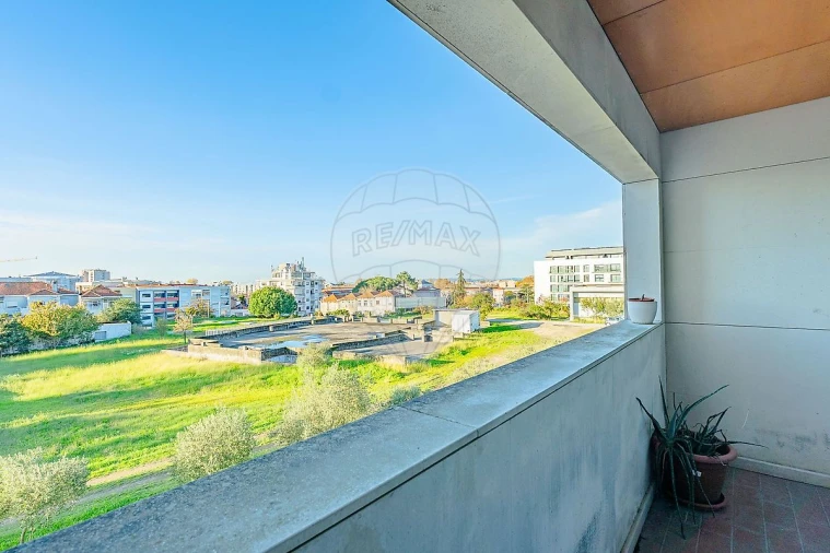 Apartamento T1 para Arrendamento em Paranhos Foto 15